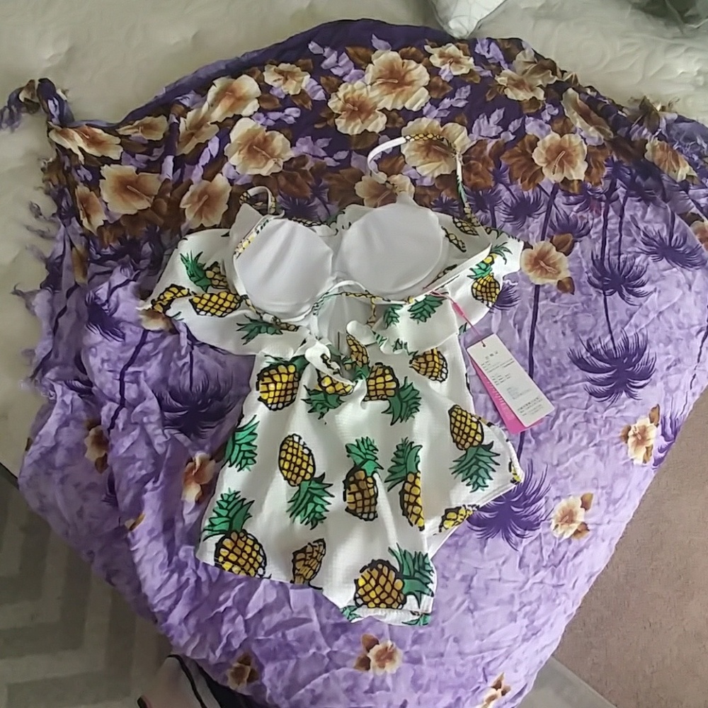 Bathing Wear - Picture 2 of 3